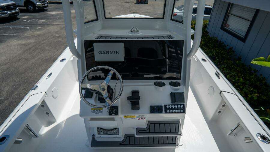 2410 Bay Max 24ft Tidewater Yacht For Sale