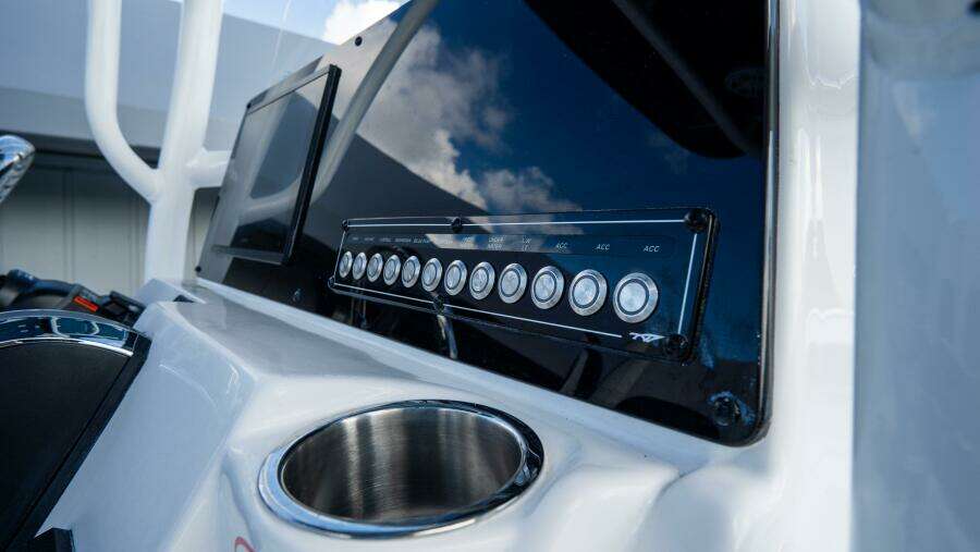 2300 Carolina Bay 23ft Tidewater Yacht For Sale