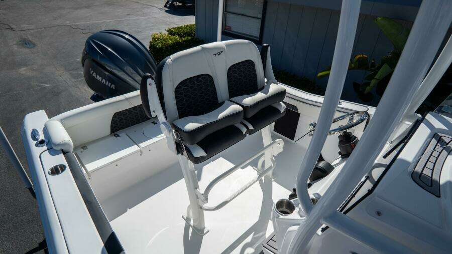 220 LXF 22ft Tidewater Yacht For Sale