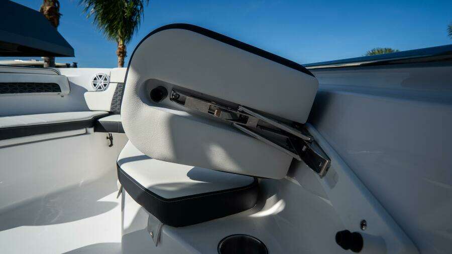 220 LXF 22ft Tidewater Yacht For Sale