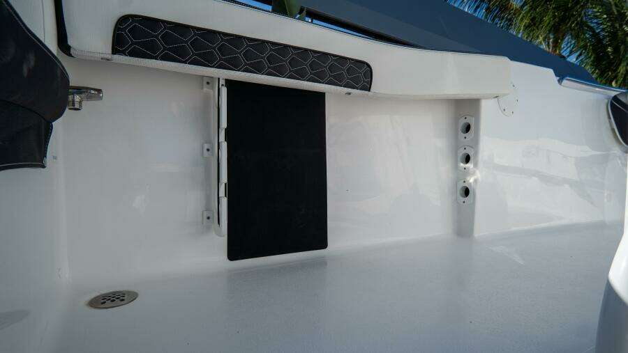 220 LXF 22ft Tidewater Yacht For Sale