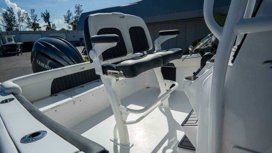 220 LXF 22ft Tidewater Yacht For Sale