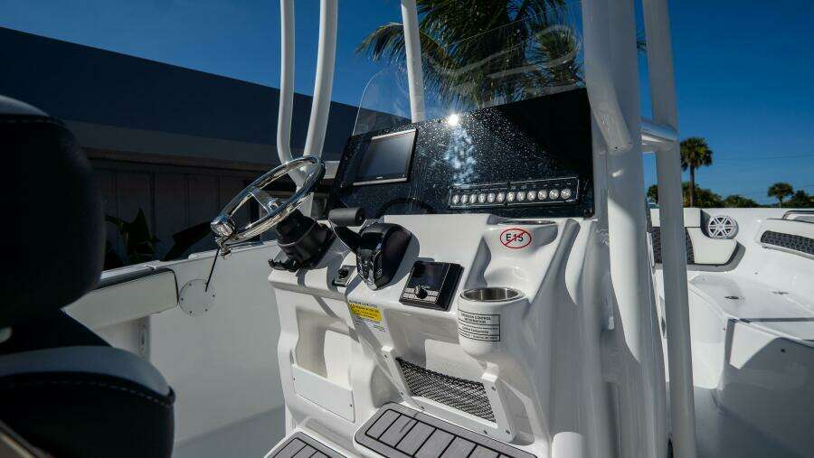 220 LXF 22ft Tidewater Yacht For Sale