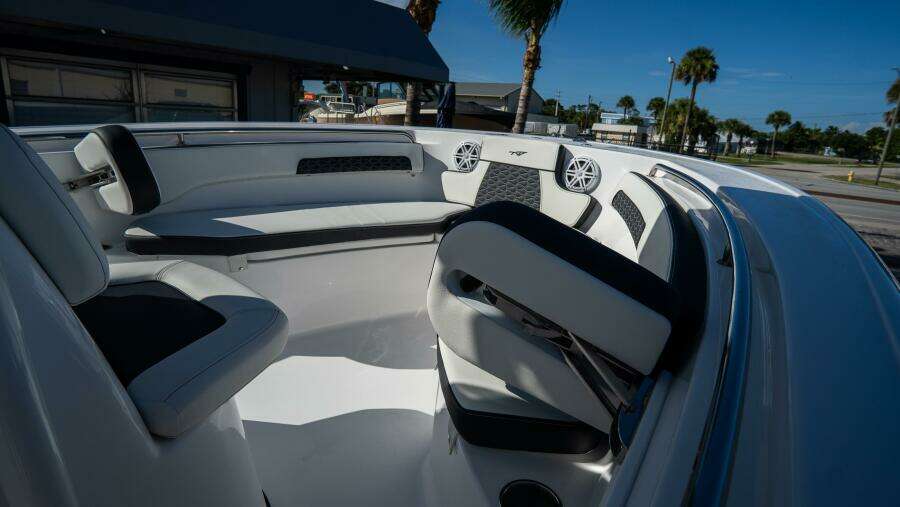 220 LXF 22ft Tidewater Yacht For Sale