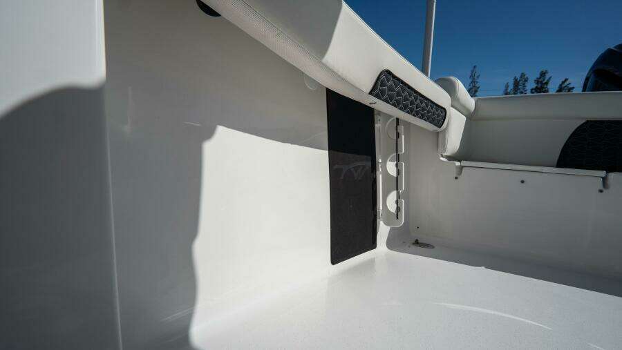 220 LXF 22ft Tidewater Yacht For Sale