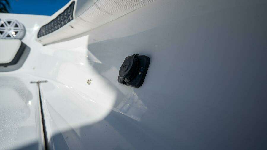 220 LXF 22ft Tidewater Yacht For Sale