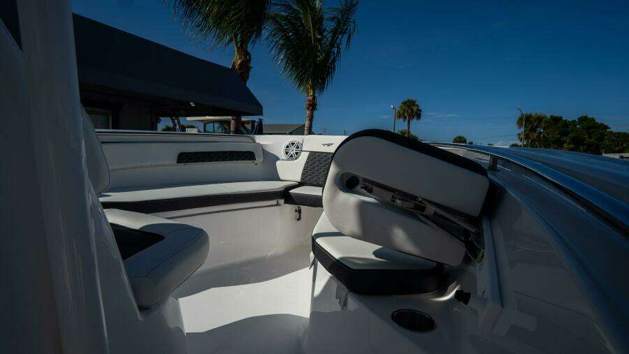 220 LXF 22ft Tidewater Yacht For Sale