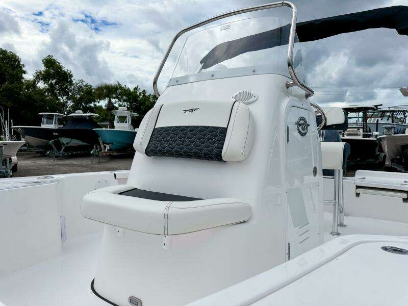 2110 Bay Max 21ft Tidewater Yacht For Sale