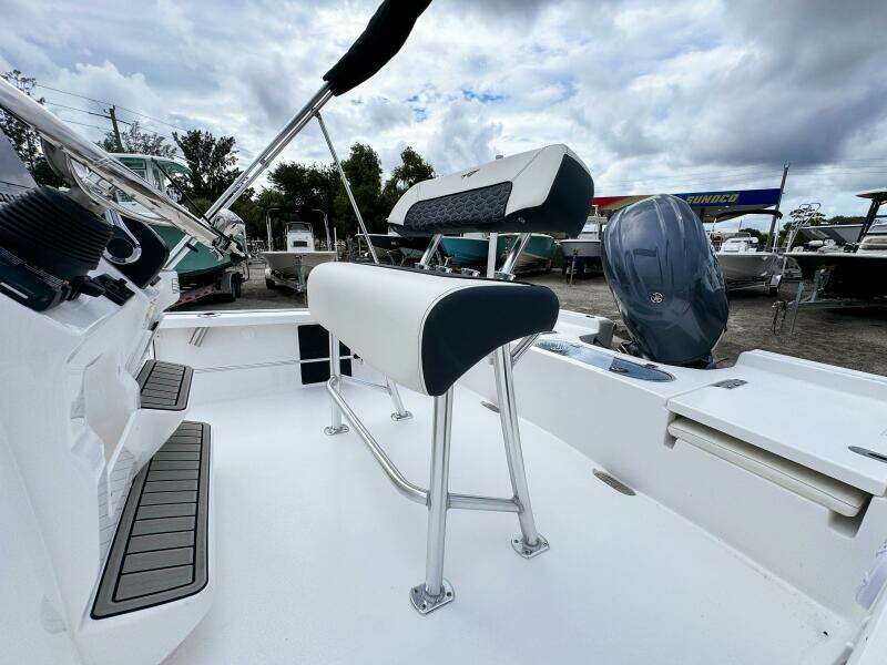 2110 Bay Max 21ft Tidewater Yacht For Sale
