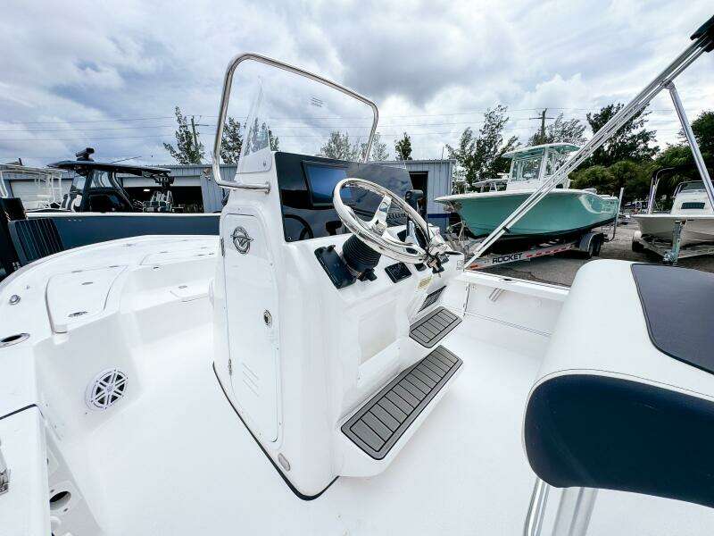 2110 Bay Max 21ft Tidewater Yacht For Sale