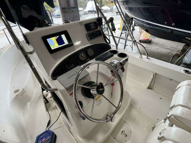 18ft Boston Whaler Yacht For Sale