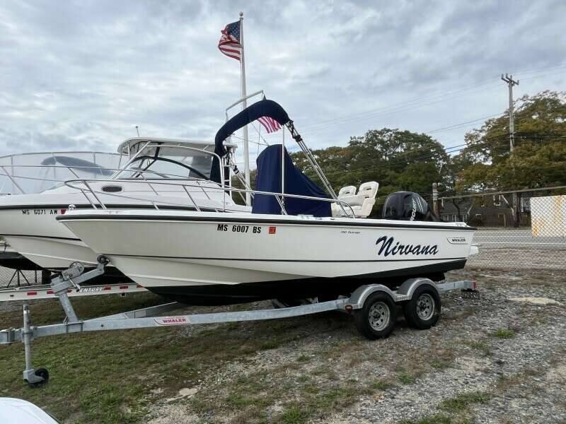18ft Boston Whaler Yacht For Sale