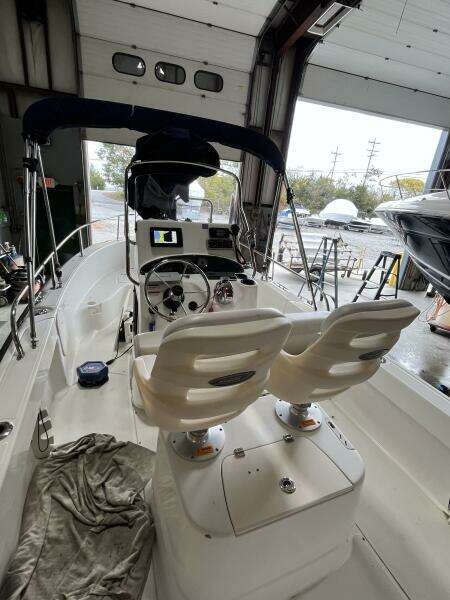 18ft Boston Whaler Yacht For Sale