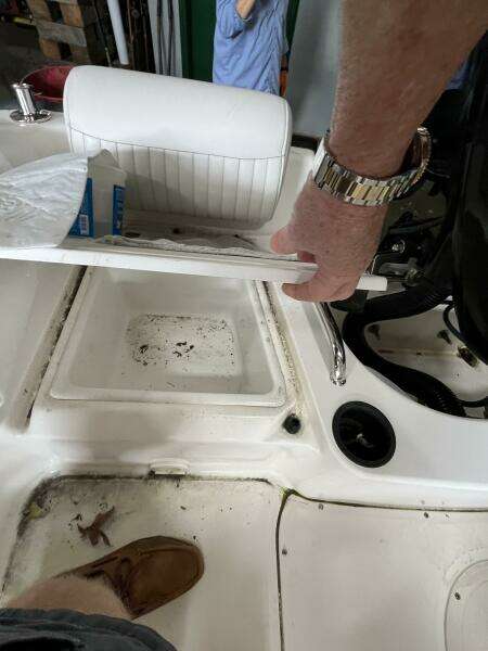 18ft Boston Whaler Yacht For Sale