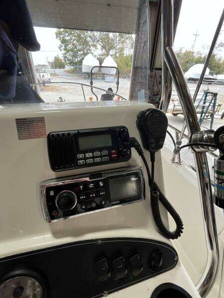 18ft Boston Whaler Yacht For Sale