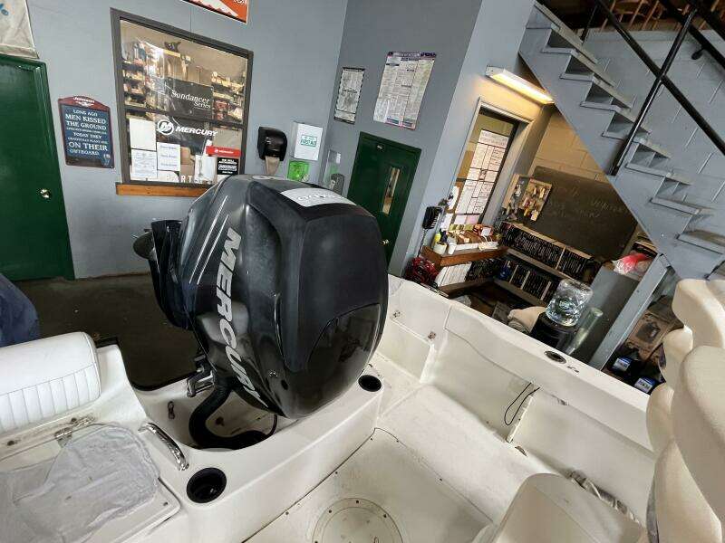 18ft Boston Whaler Yacht For Sale