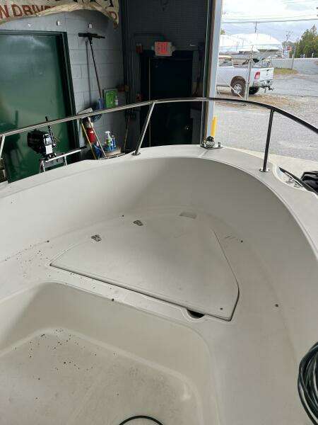 18ft Boston Whaler Yacht For Sale