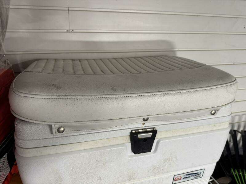 18ft Boston Whaler Yacht For Sale