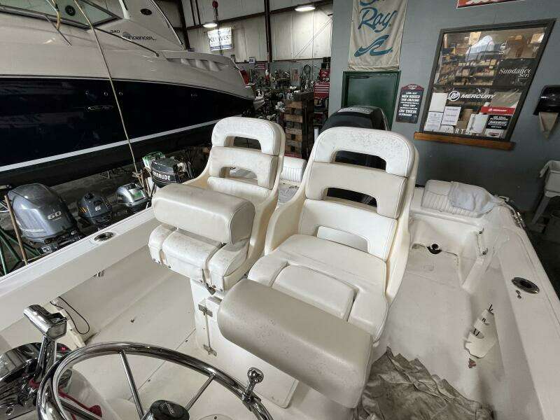 18ft Boston Whaler Yacht For Sale