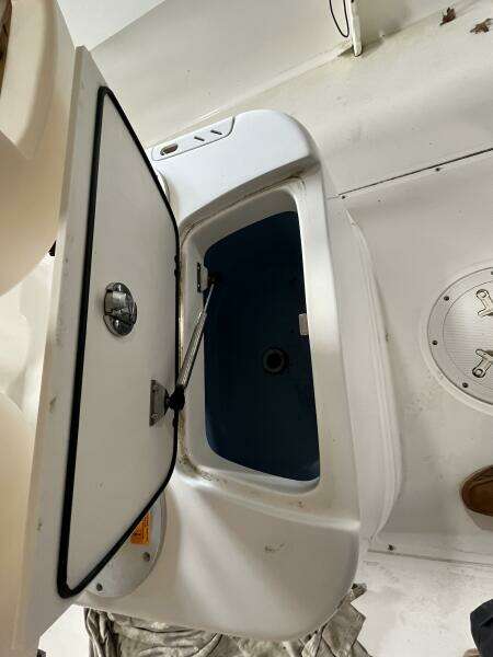 18ft Boston Whaler Yacht For Sale