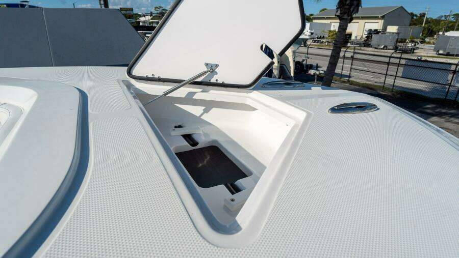 39 CC 39ft Front Runner Yacht For Sale