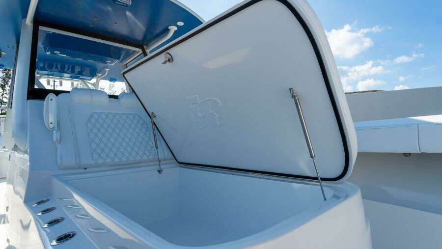 39 CC 39ft Front Runner Yacht For Sale