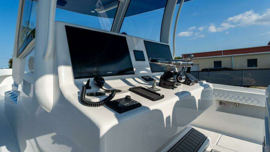 39 CC 39ft Front Runner Yacht For Sale