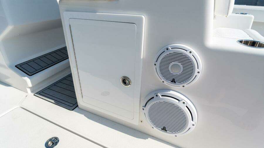 39 CC 39ft Front Runner Yacht For Sale