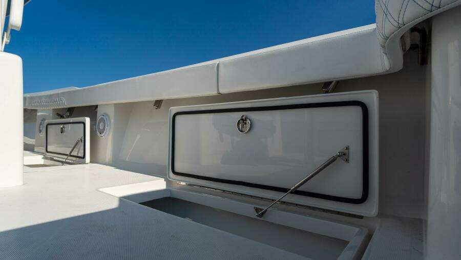 39 CC 39ft Front Runner Yacht For Sale