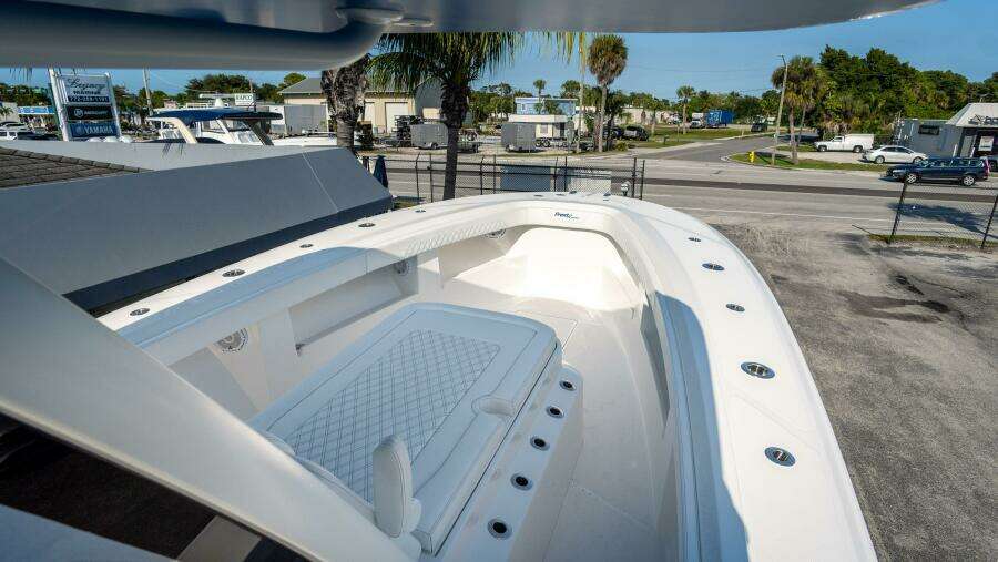 39 CC 39ft Front Runner Yacht For Sale