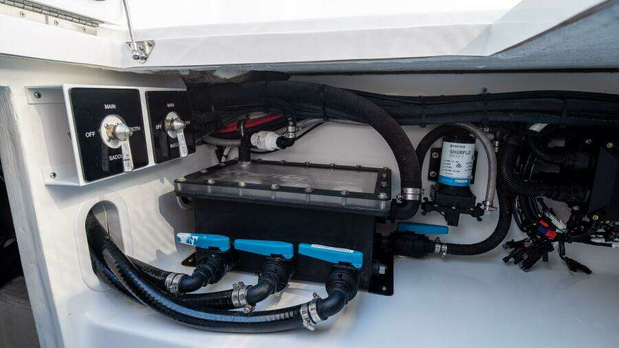 39 CC 39ft Front Runner Yacht For Sale