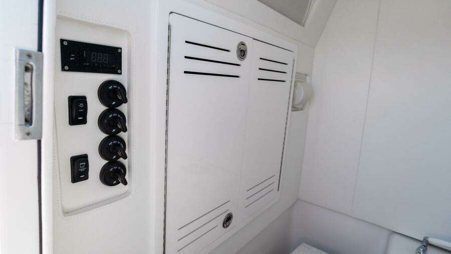 39 CC 39ft Front Runner Yacht For Sale