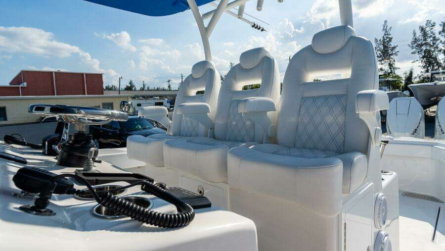 39 CC 39ft Front Runner Yacht For Sale