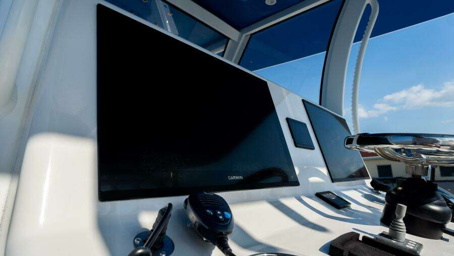 39 CC 39ft Front Runner Yacht For Sale