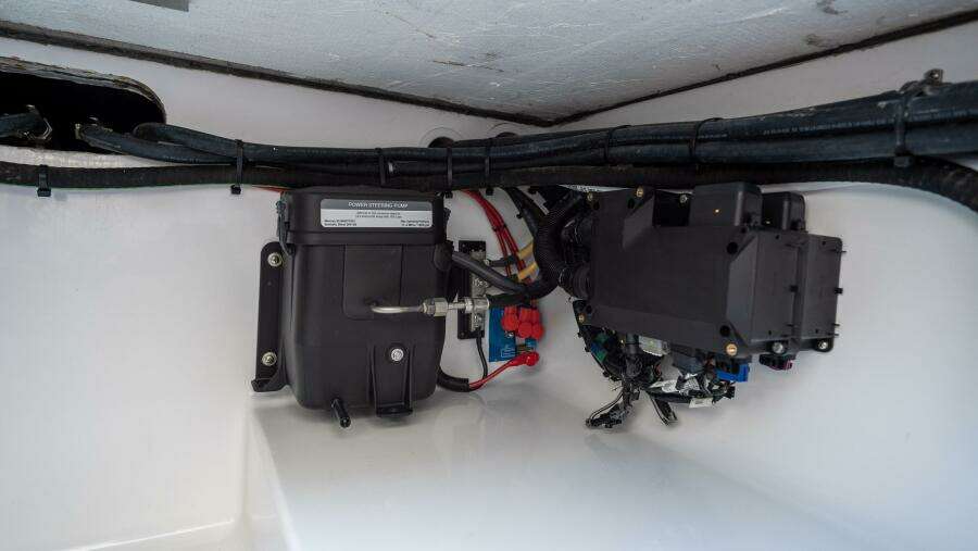 39 CC 39ft Front Runner Yacht For Sale