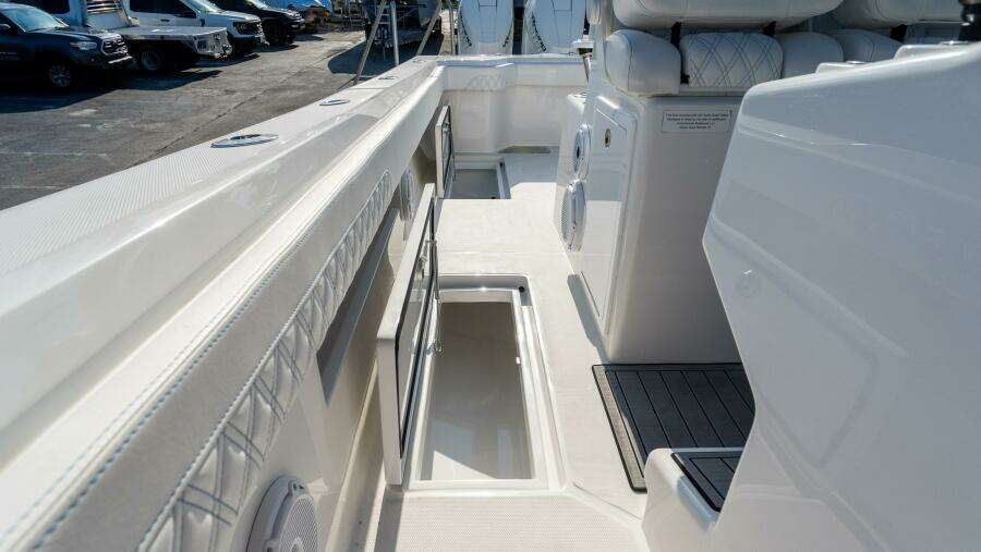 39 CC 39ft Front Runner Yacht For Sale