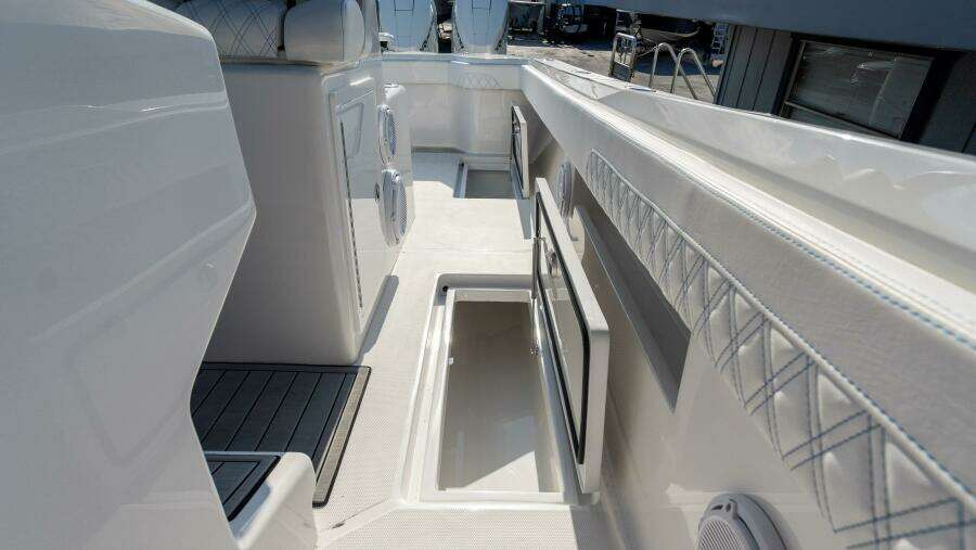 39 CC 39ft Front Runner Yacht For Sale