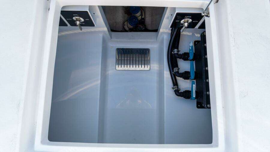 39 CC 39ft Front Runner Yacht For Sale