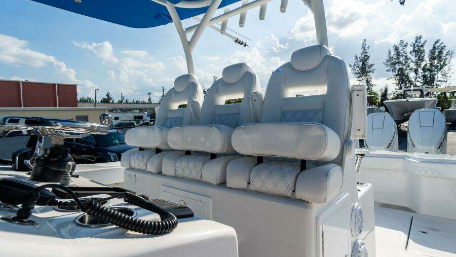 39 CC 39ft Front Runner Yacht For Sale