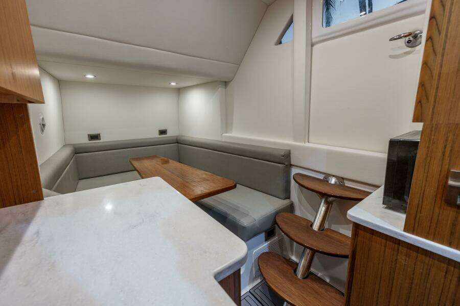 47 CC 47ft Front Runner Yacht For Sale