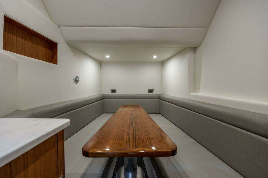 47 CC 47ft Front Runner Yacht For Sale