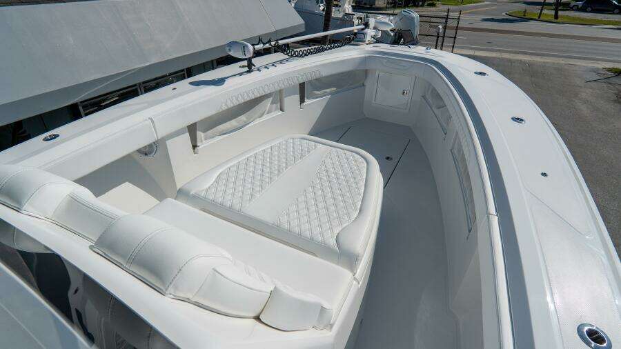 36 CC 36ft Front Runner Yacht For Sale