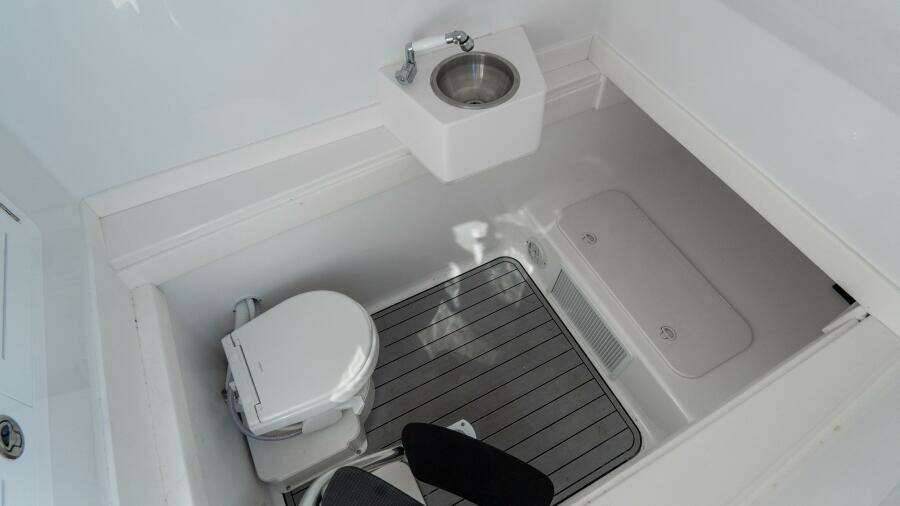 36 CC 36ft Front Runner Yacht For Sale