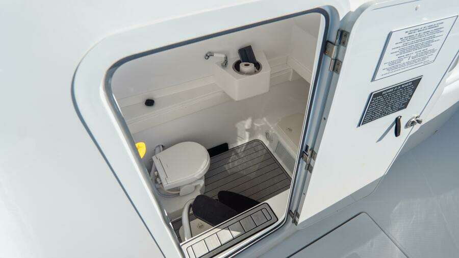 36 CC 36ft Front Runner Yacht For Sale