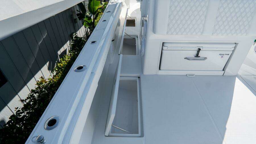36 CC 36ft Front Runner Yacht For Sale