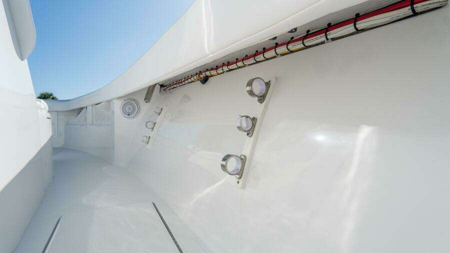 36 CC 36ft Front Runner Yacht For Sale