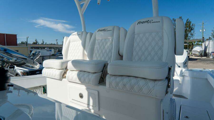 36 CC 36ft Front Runner Yacht For Sale