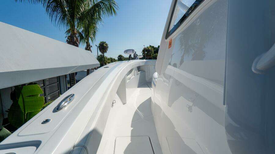 36 CC 36ft Front Runner Yacht For Sale