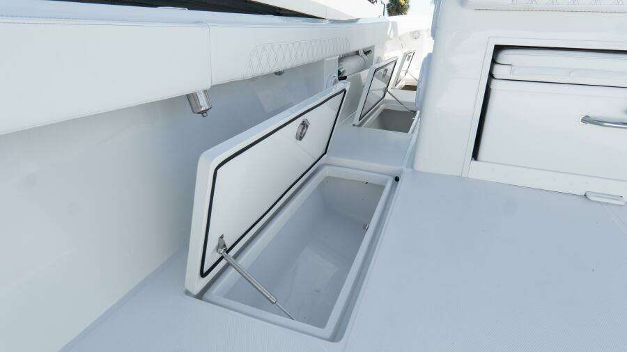 36 CC 36ft Front Runner Yacht For Sale