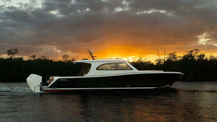 43 HTX 43ft Front Runner Yacht For Sale